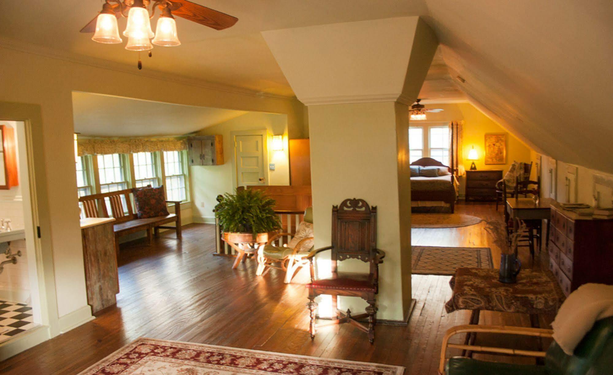 Black Mountain Inn * Black Mountain